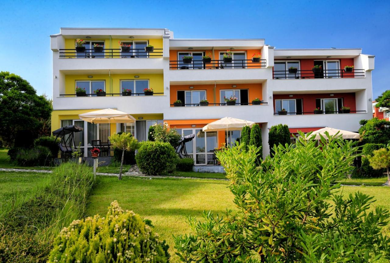 Stayinn Rainbow Houses Beachfront By Asteri Hotels Sunny Beach Esterno foto