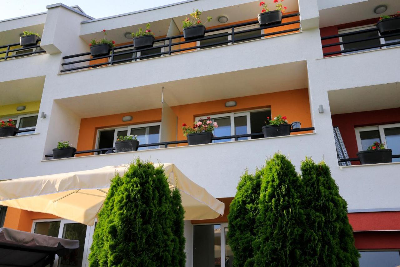 Stayinn Rainbow Houses Beachfront By Asteri Hotels Sunny Beach Esterno foto