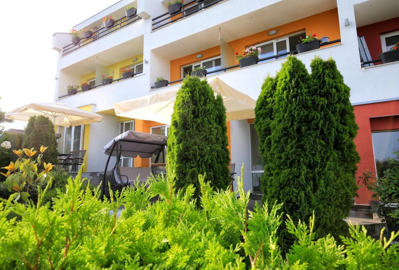 Stayinn Rainbow Houses Beachfront By Asteri Hotels Sunny Beach Esterno foto