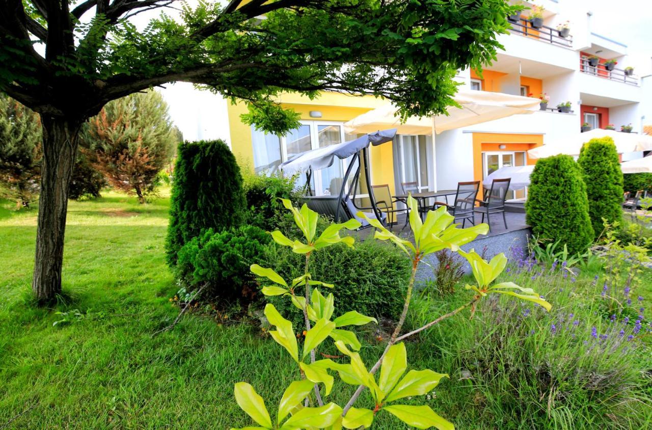 Stayinn Rainbow Houses Beachfront By Asteri Hotels Sunny Beach Esterno foto