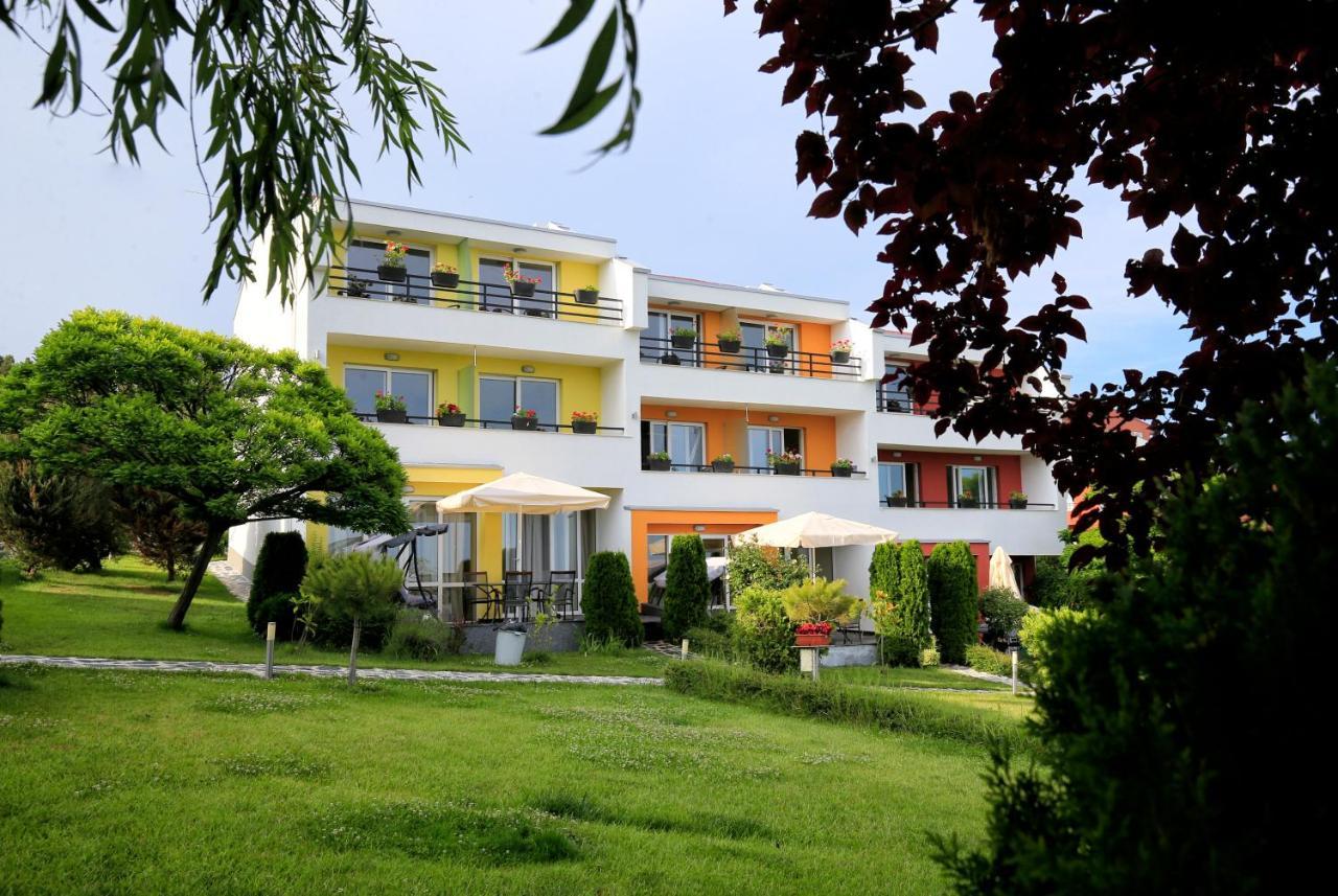 Stayinn Rainbow Houses Beachfront By Asteri Hotels Sunny Beach Esterno foto