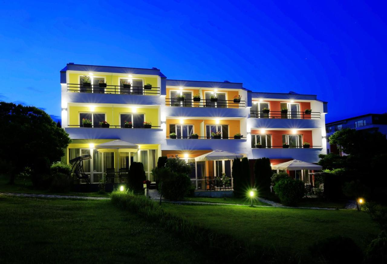 Stayinn Rainbow Houses Beachfront By Asteri Hotels Sunny Beach Esterno foto