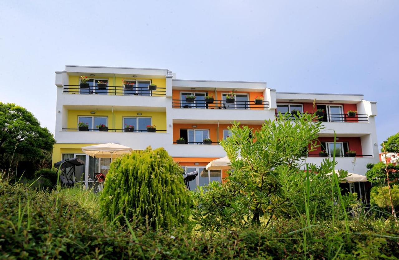Stayinn Rainbow Houses Beachfront By Asteri Hotels Sunny Beach Esterno foto